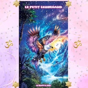 Peut inclure: Illustration colorée d'un aigle en vol, sur fond de ciel étoilé et de paysage montagneux. Les ailes de l'aigle présentent des teintes vives de violet, de rose et d'orange. Le texte "LE PETIT LENORMAND" est en haut.