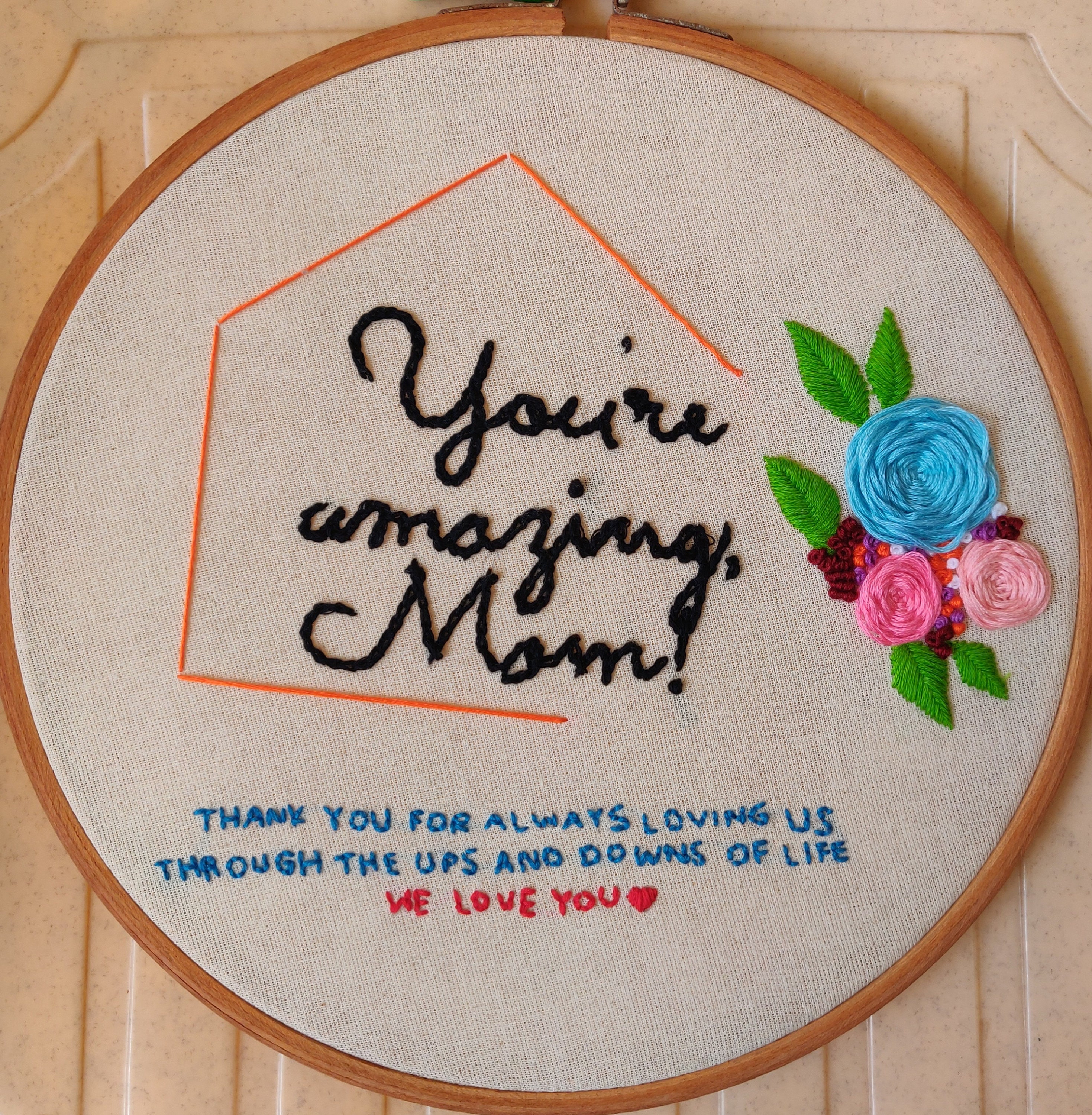 Personnalisé You Are Amazing Mom Hoop Art, Broded Cadeau Pour Une Mère, Fête Des Mères Spécial, Déco