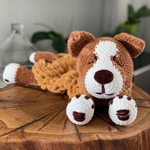 Amigurumi Häkelhund - weiches Plüschtier, gestricktes Hundespielzeug, Plushie Tier, Pyjama-Fall, Geschenk für Neugeborene Baby Mädchen