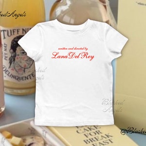 Geschreven en geregisseerd door Lana Del Rey Baby T-shirt | Coquette Baby Tee, Y2k Grafisch Baby Tee, Jaren '90 Baby Tee, Trending Baby Tee, Cool Girl Baby Tee