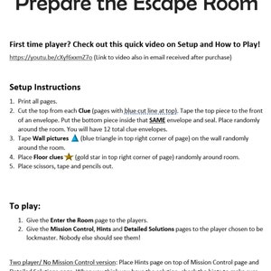 Może przedstawiać: Instrukcje dotyczące konfiguracji i gry w escape room. Instrukcje obejmują kroki dotyczące drukowania, cięcia i składania element&oacute;w gry, a także instrukcje dotyczące gry. Tekst zawiera zwrot "SAME envelope" i wspomina o użyciu niebieskich tr&oacute;jkąt&oacute;w i złotych gwiazd.