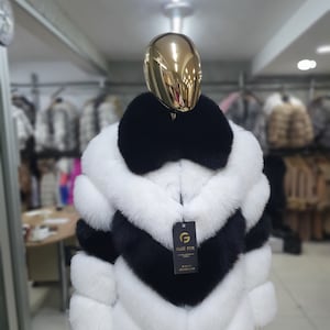 Black coat with white fur hood best sale
