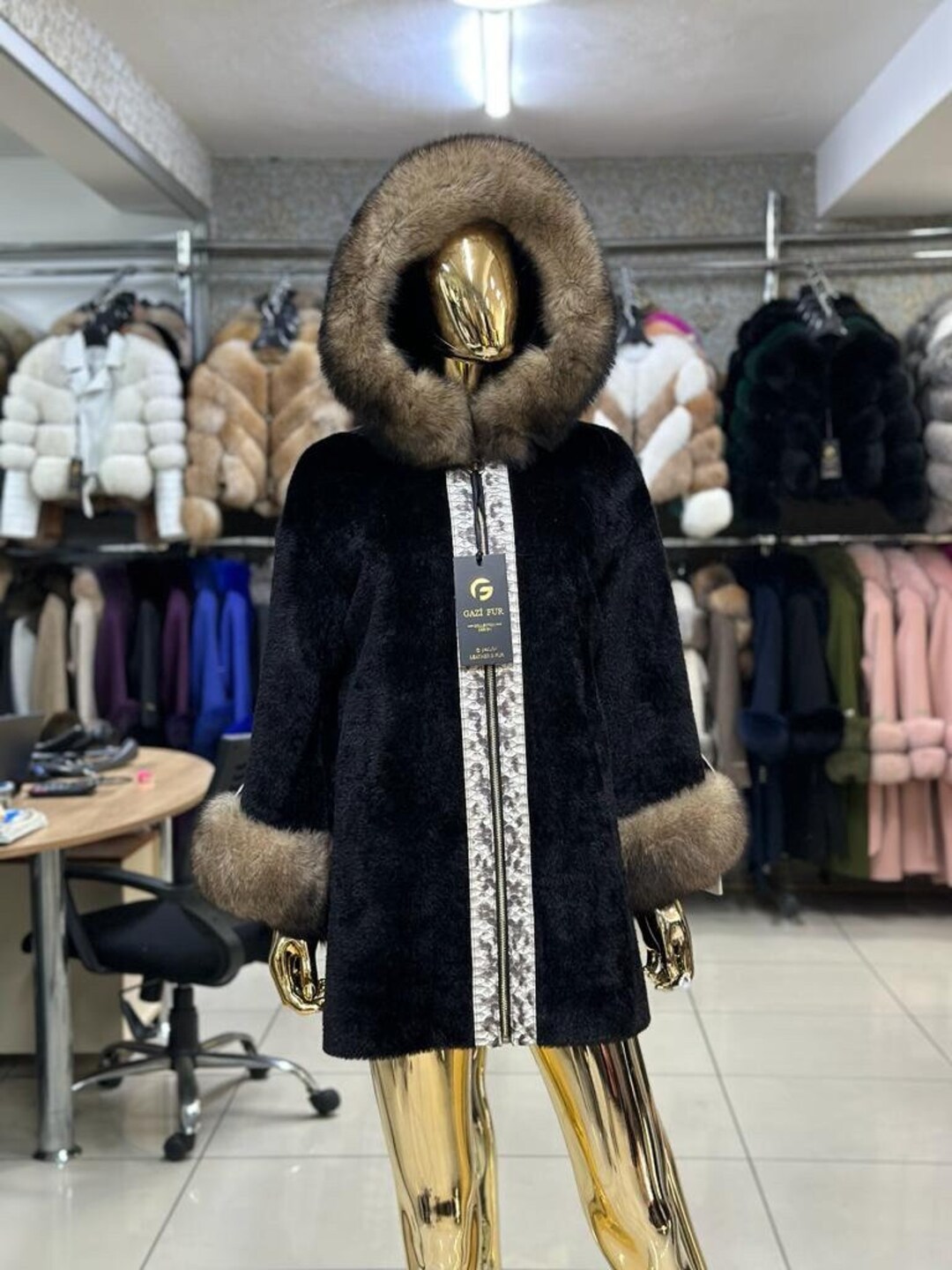 Lurea – Elegant Hooded Jacket