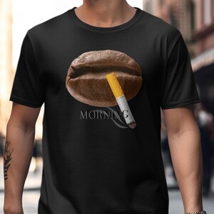 Camiseta para amantes del café, divertida camiseta para tomar café por la mañana, gráfico único de café y cigarrillo, camiseta informal unisex para entusiastas de la cafeína imagen 4