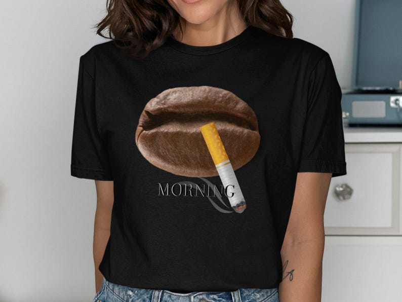 Camiseta para amantes del café, divertida camiseta para tomar café por la mañana, gráfico único de café y cigarrillo, camiseta informal unisex para entusiastas de la cafeína imagen 2