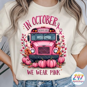 In oktober dragen we een roze buschauffeur, png PNGEgg | Sublimatieontwerp borstkankerbewustzijn | Roze schoolbus-clipart voor T-shirt | Roze pompoen herfst