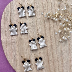 Boucles d&#39;oreilles fantômes Mickey Mouse, boucles d&#39;oreilles Disney, boucles d&#39;oreilles en pâte polymère, boucles d&#39;oreilles faites main, boucles d&#39;oreilles Halloween