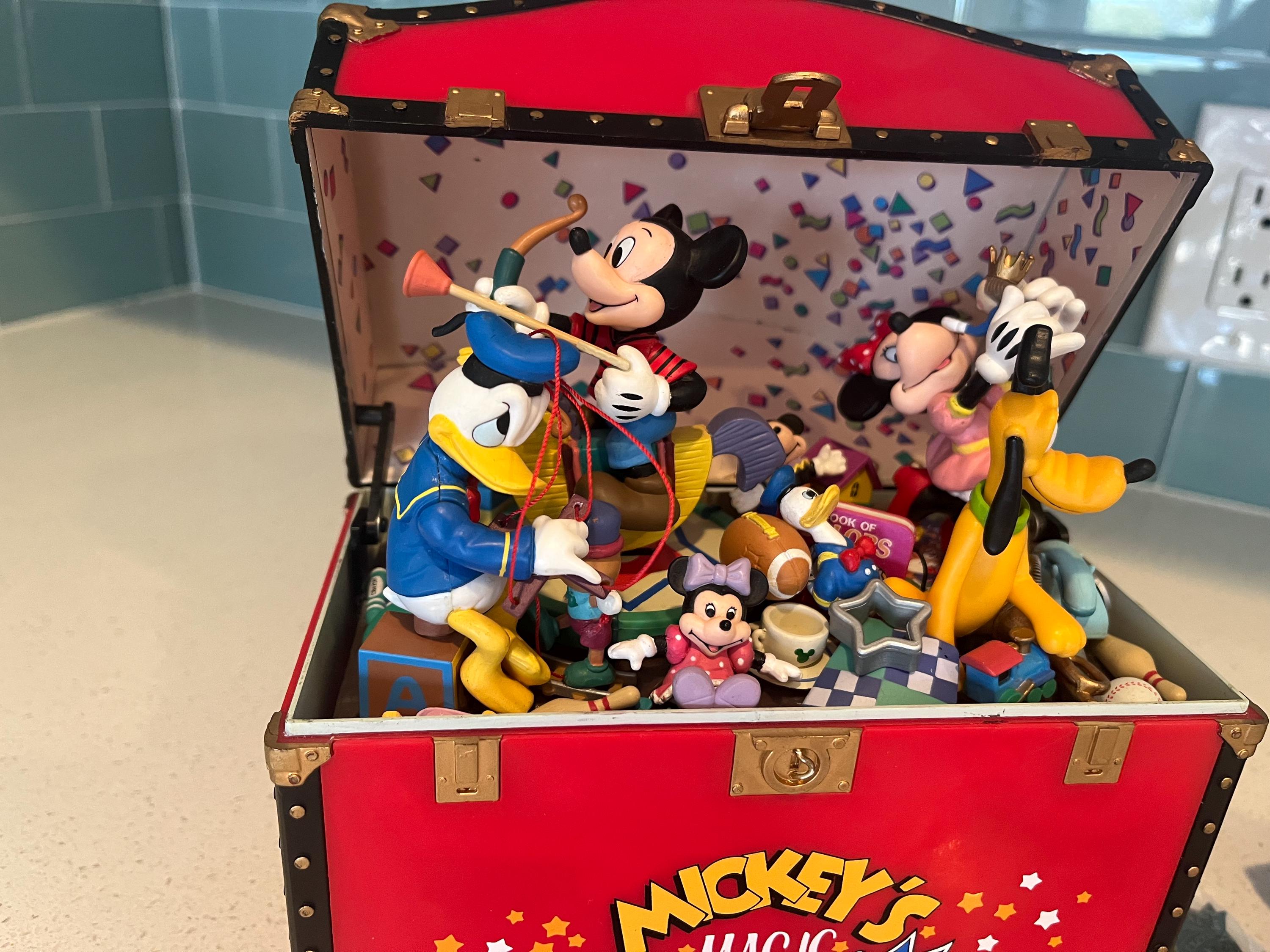 その他 Mickey's Musical Toy Chest Mr.Christmas Disney Mickey's Musical Toy Chest! Working