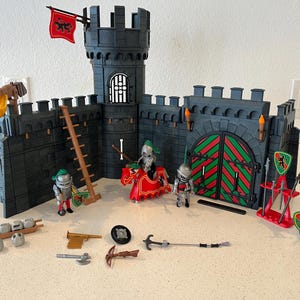 Playmobil 5725 - Knight’s Castle - Near complete set