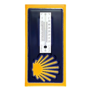Può includere: Un termometro rettangolare con bordo giallo, sfondo blu scuro e design a raggiera giallo. Il termometro mostra scale Fahrenheit e Celsius, con temperature comprese tra -10 e 50 gradi Celsius.