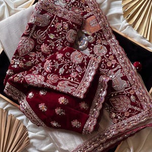 soft silk coding patch on pallu scalloped lace with velvet elephant design coding blouse