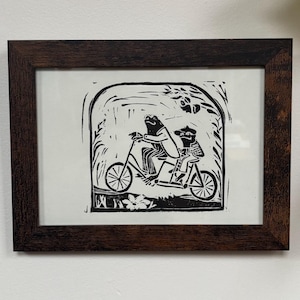 Gravure sur bois Grenouille et crapaud Bicycle