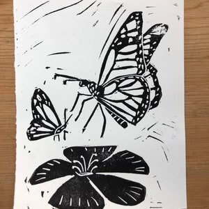 Impresión de bloques de madera de mariposa grande y mariposa bebé