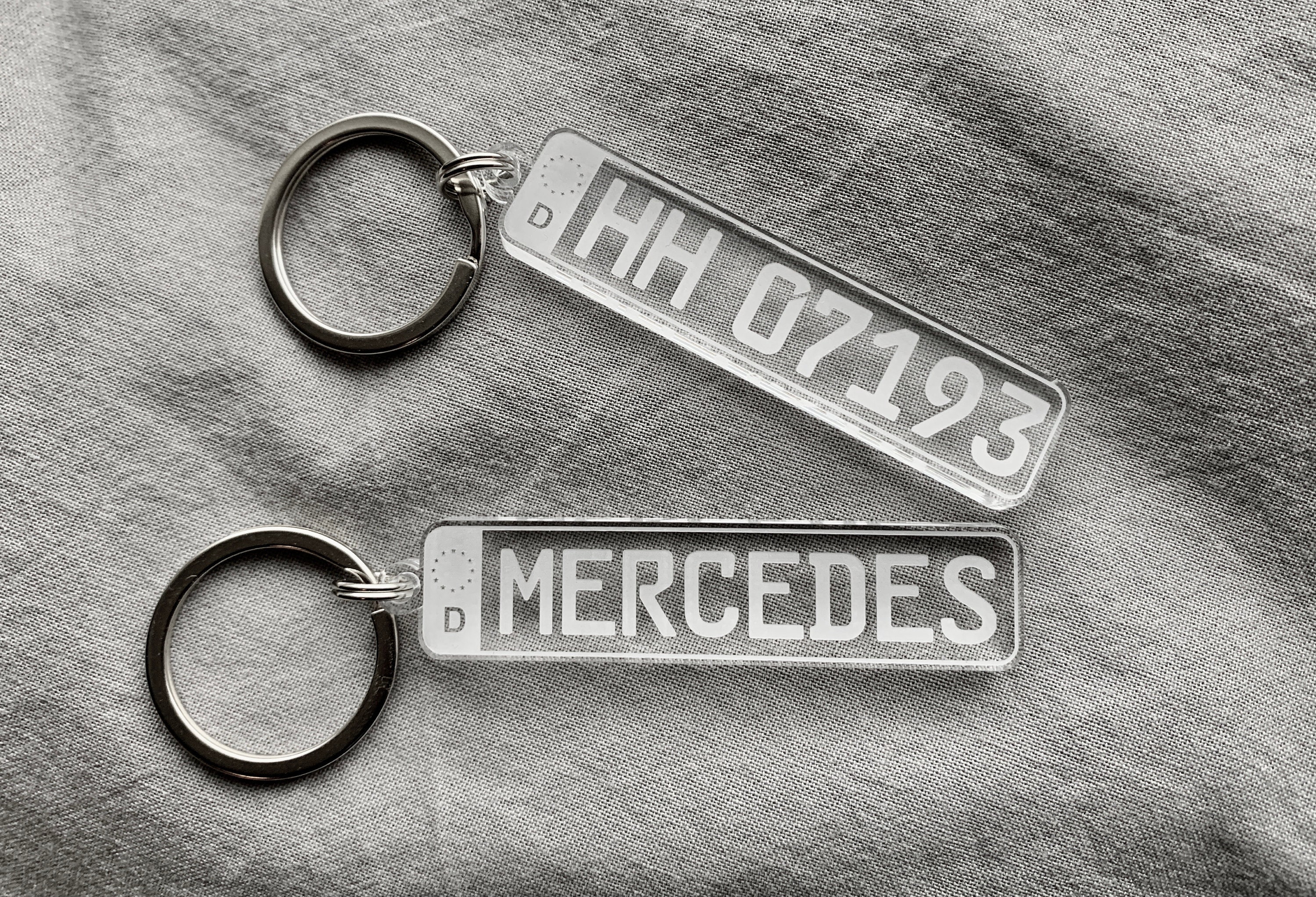 Bl4ckPrint Personalisierter Kennzeichen-Schlüsselanhänger mit Geschenkbox  Nummernschild beidseitig personalisierte Gravur Auto KFZ - .de
