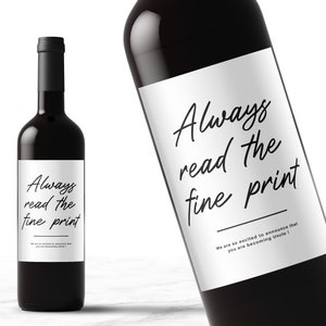 Etiqueta de vino personalizada con el mensaje "Lee siempre la letra pequeña" / Adhesivo para botella de vino / Anuncio divertido de embarazo