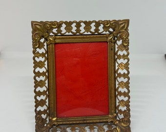 Marco de imagen de latón vintage de vidrio redondeado. Tamaño de la imagen 8x10cm