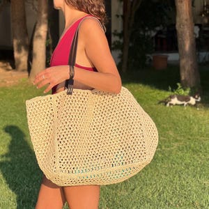 Handmade Natural Raffia Beach Bag – Large Summer Tote with Leather Handles – Oversized Woven Straw Bag for Vacation & Resort