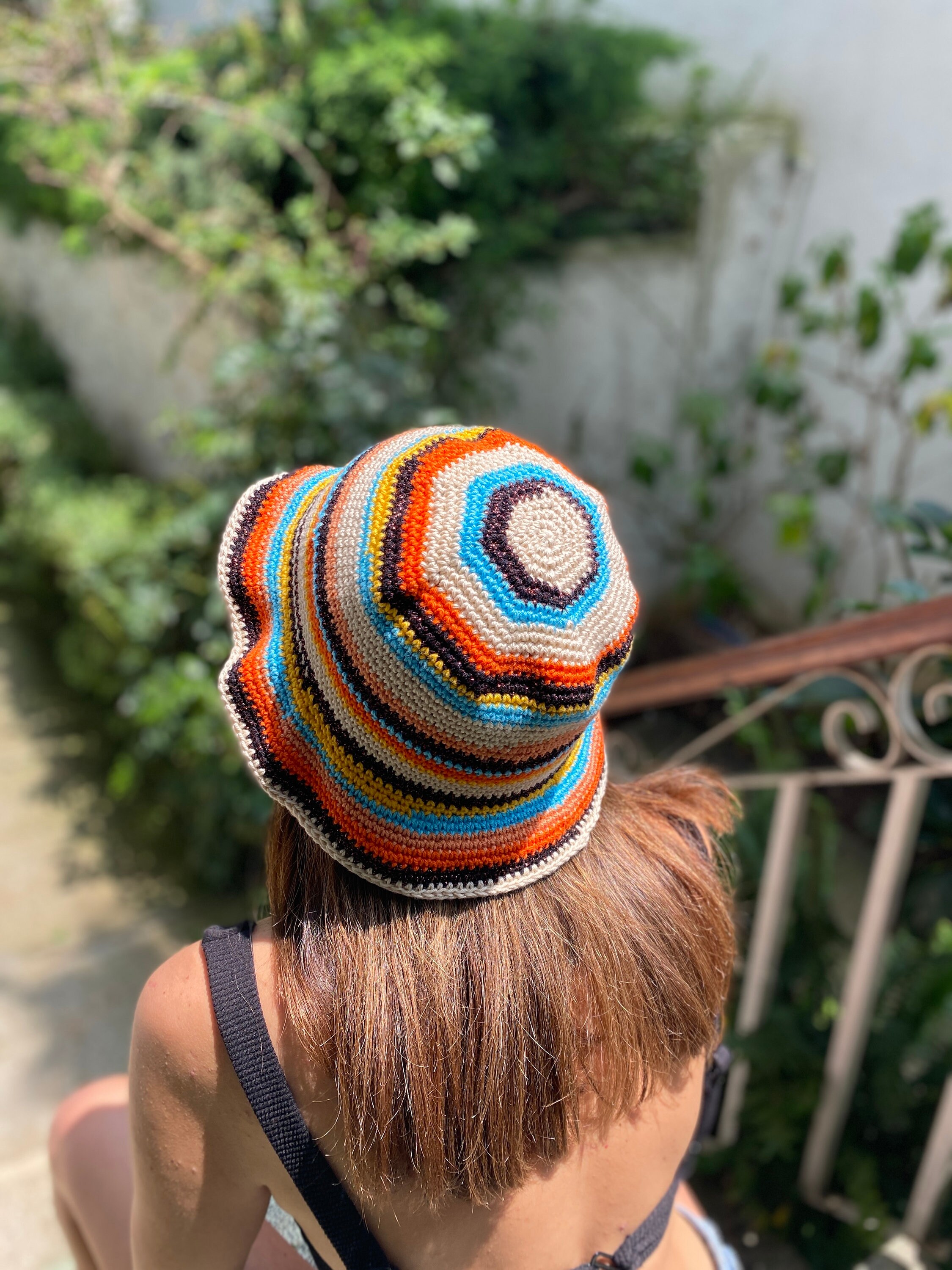 Cappello Pescatora Uncinetto Donna – Righe Colorate, Stile Bohémien, Tesa Increspata, Pieghevole Per Viaggio - 2