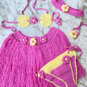 Conjunto playero de crochet para niña: falda con flecos, bikini, diadema y pulsera