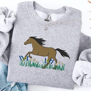 Embroidered Horse Sweatshirt, Equestrian Sweater, Animal Lover, Cottagecore Sweatshirt, Farmhouse Gifts, Cowboy Gift, Cowgirl Sweater