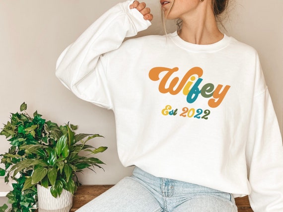 Retro Wifey EST 2022 Sweatshirt Vintage 