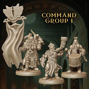 Pode incluir: Um conjunto de figuras em miniatura bege, incluindo uma bandeira, um guerreiro com uma espada, uma figura soprando uma buzina e um baterista. O texto "COMMAND GROUP I" é exibido em letras douradas.