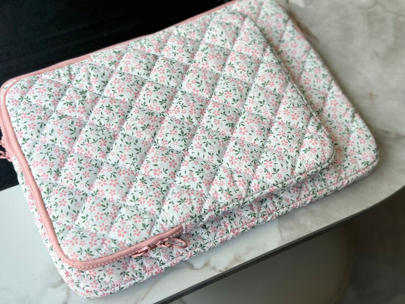 Gesteppte rosa Blumen iPad Tasche, Blumen iPad Air Pro Hülle, niedliche Laptoptasche, Laptoptasche Bild 5