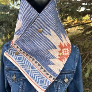 Cachecol de lã estilo cowboy, acessório rústico para o inverno, proteção térmica, ideal para montaria em clima frio, perfeito para o campo.