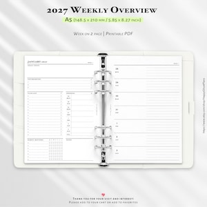 Op de afbeelding: Een wekelijkse planner-inzet voor 2027 in A5-formaat, met afmetingen van 148,5 bij 210 mm. De printbare PDF bevat een lay-out over twee pagina's met secties voor doelen, prioriteiten, takenlijsten, uitgaven, gewoontes en dagelijkse notities.