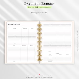 Könnte beinhalten: Ein beigefarbener, druckbarer Gehaltsabrechnungs-Budgetplaner im Format Classic HP (17,78 x 23,5 cm). Der Planer hat Abschnitte für Einnahmen, Ausgaben und Schulden mit Platz für Budget und Ist-Beträge. Der Planer wird von goldenen Ringen zusammengehalten.