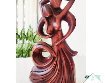 Statua degli amanti dell'abbraccio in legno, scultura degli amanti in legno, regalo di anniversario per lei, statua di nozze, regalo di nozze, regalo di coppia, regalo degli amanti