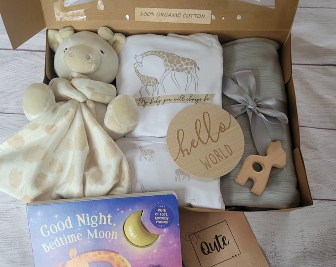 NEW ORGANIC Qute  gift box. Neutral, baby boy or baby girl