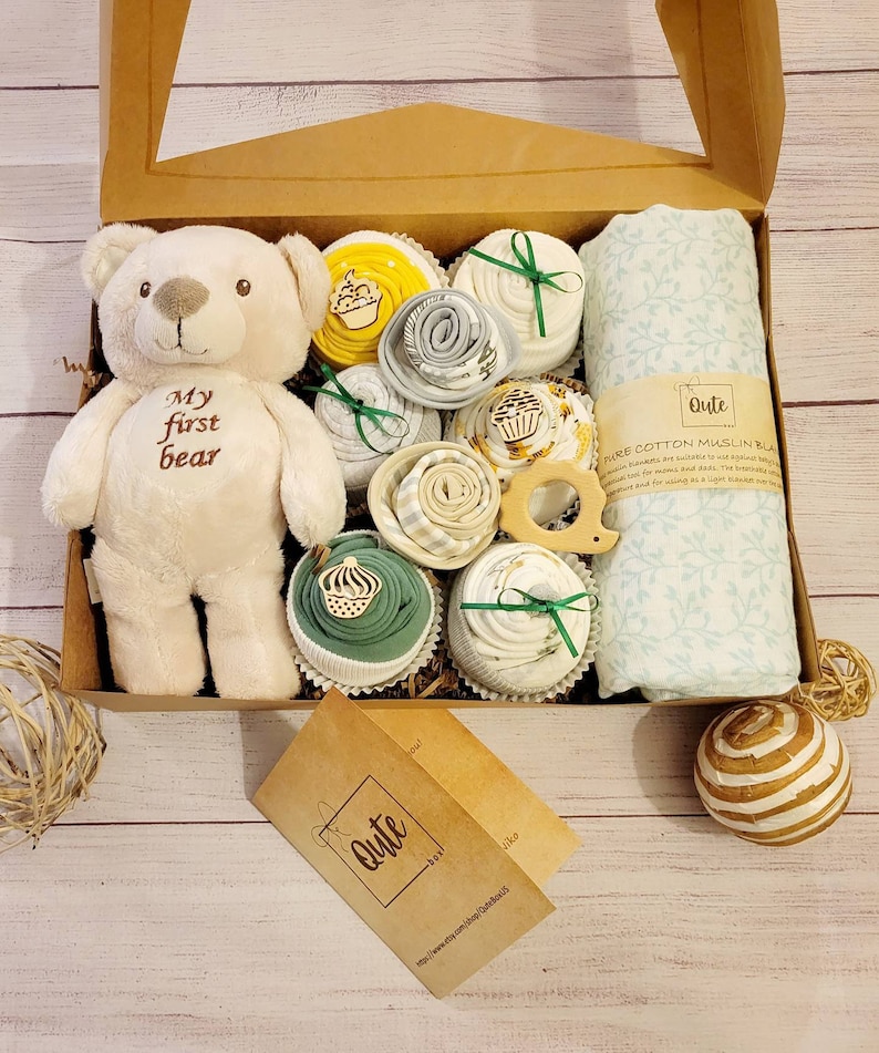 Qute Unisex / Gender Neutral / Boy / Girl Baby Gift Box , 6 Baby ...