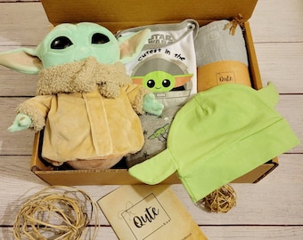 Qute Star Wars unisex / gender neutral baby gift box ,  Yoda outfit, 100% cotton swaddle blanket and kids toy