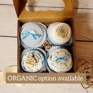 Quite Baby Boy Bodysuit Cupcake Geschenkbox Option für personalisierte Schnuller / Binky Clip mit Namen hinzuzufügen,