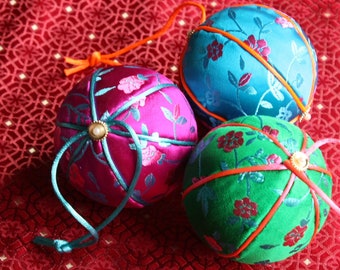 Bola de adorno navideño de tela china