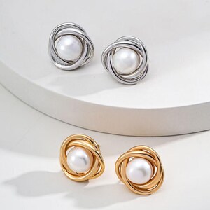 Freshwater pearl stud-earrings - Luxury Gift for her