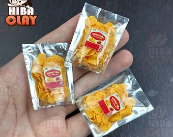 Miniature Potato Chips Dollhouse Food, Handmade Polymer Clay Mini Food Model, Realistic Tiny Snacks for Mini Kitchen Decor