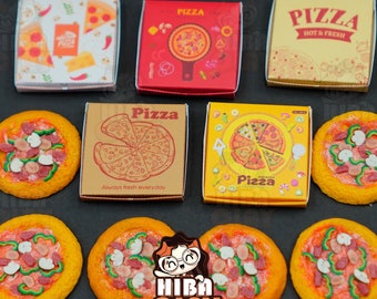 Dollhouse Miniature Pizza with Box, Polymer Clay Food Model, Realistic Takeout Pizza for DIY Dolls,Mini Kitchen Decor, Food Mini Collectible