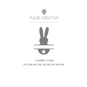Peut inclure: Un lapin gris coupé en deux avec un espace vide pour un nom. Le texte "PULSE CREATIVE" et "MADE WITH LOVE" est au-dessus du lapin. Le texte "5 GRÖBEN / 5 SIZES" et "DST, EDR, EXP, HUS, JEF, PES; VIP; VP3; XXX" est en dessous du lapin.
