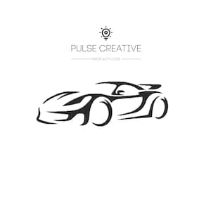 Può includere: Silhouette in bianco e nero di un'auto sportiva con un grande spoiler posteriore. L'auto è stilizzata e ha un design elegante e moderno. Il testo "PULSE CREATIVE" è sopra l'auto, con il motto "MADE WITH LOVE" sotto.