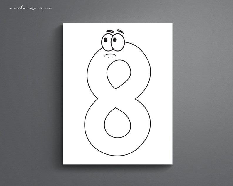 Puede incluir: Un dibujo en blanco y negro de la l&iacute;nea del n&uacute;mero ocho con una cara de dibujos animados. El n&uacute;mero ocho tiene ojos grandes y una boca peque&ntilde;a.