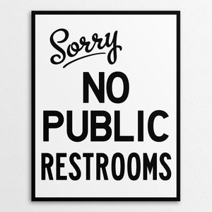 以下が含まれることがあります： 「申し訳ありません。公衆トイレはありません。」と書かれた白黒の看板です。