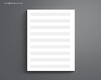 Puede incluir: Hoja de papel de música en blanco con cinco líneas y una clave de sol. El papel es blanco y las líneas son negras.