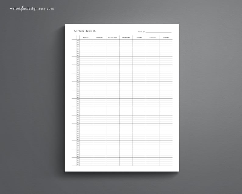 Op de afbeelding: Een printbare wekelijkse agenda met een lege ruimte voor de week van. De agenda heeft kolommen voor maandag tot en met zondag en rijen voor elk uur van de dag, van 8:00 tot 20:00 uur.