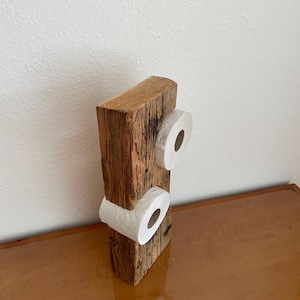 Portarrollos de papel higiénico para baño con vigas de madera recuperadas