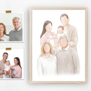 Puede incluir: Un retrato familiar en acuarela enmarcado con seis figuras sin rostro en tonos neutros. Dos fotograf&iacute;as m&aacute;s peque&ntilde;as est&aacute;n sujetas con clips dorados. Los retratos se exhiben en una pared blanca.