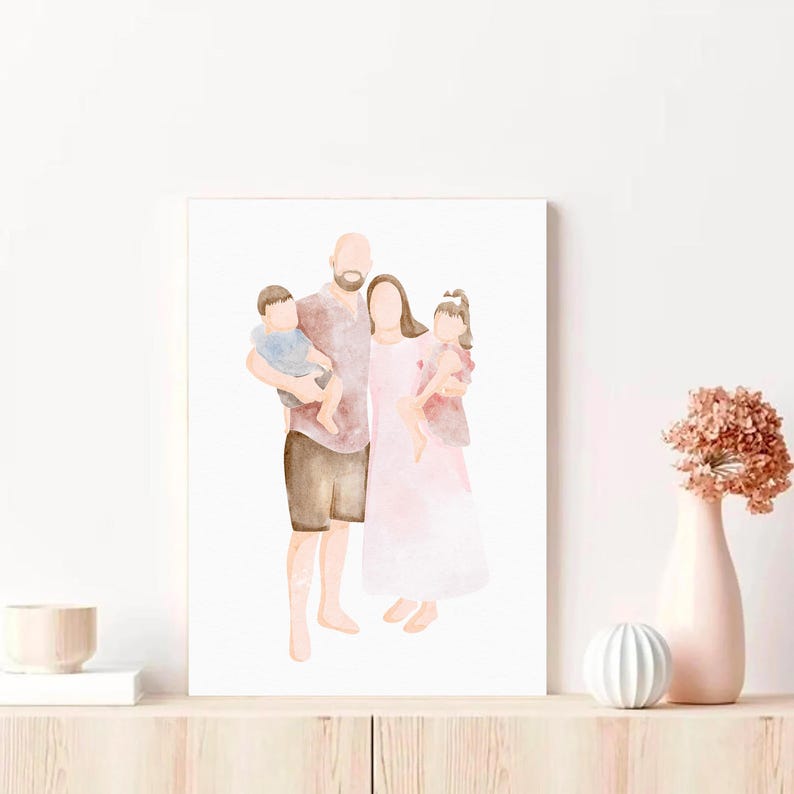 Puede incluir: Retrato en acuarela de una familia de cuatro. La obra de arte representa a un hombre, una mujer y dos ni&ntilde;os en tonos suaves y apagados. La familia est&aacute; de pie junta, creando una sensaci&oacute;n de calidez y uni&oacute;n.