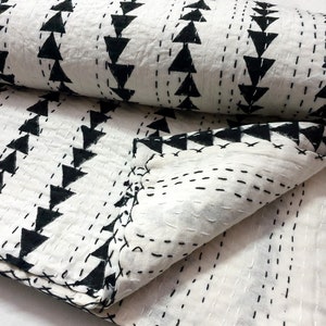 Indischer Kantha Quilt aus Baumwolle mit Handblock Gedruckt Dreieck
