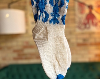 Blue Lobster Socks - KNITTING PATTERN